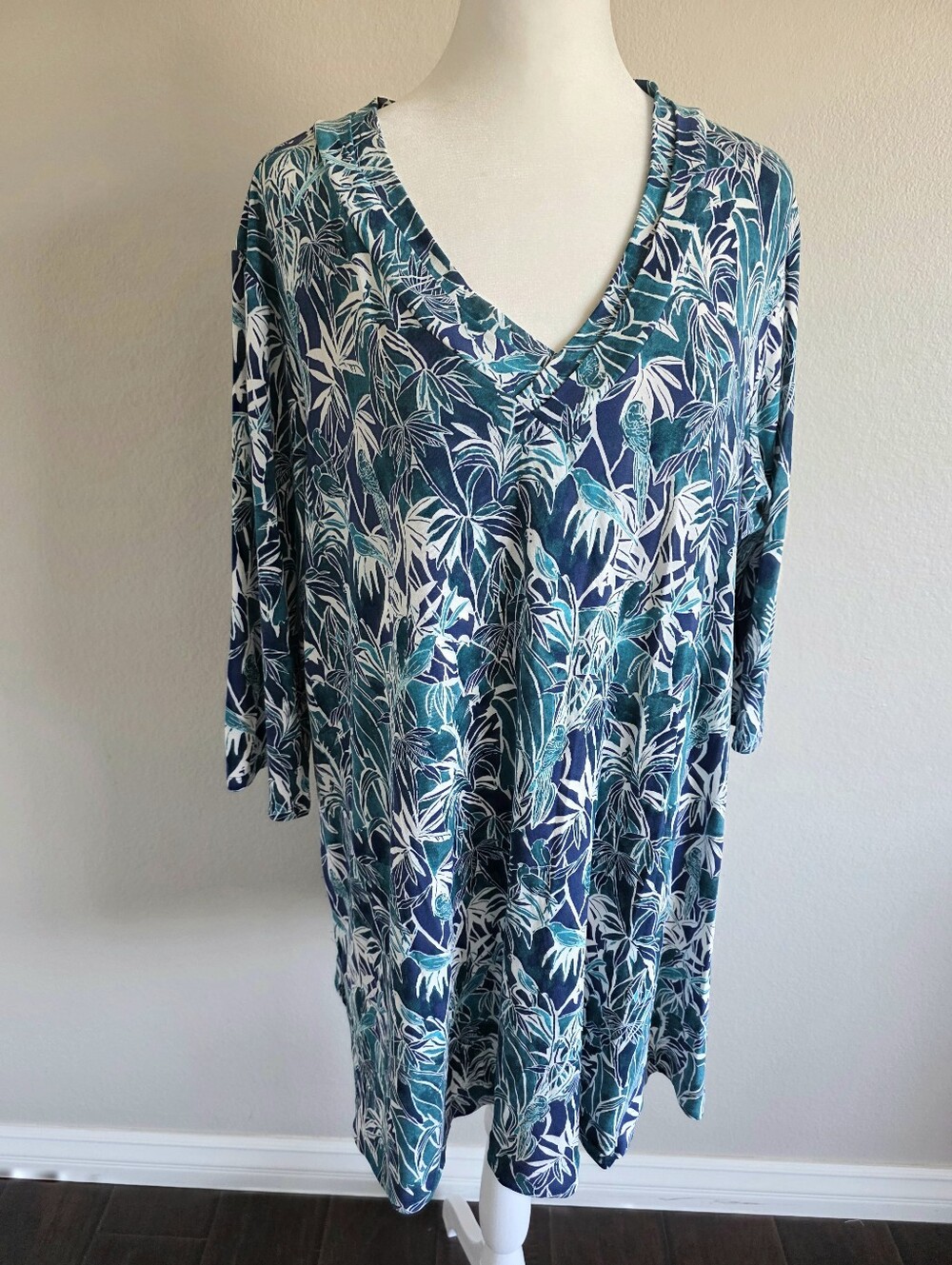 J. Jill Wearever Top Tropical Bird Parrot Teal Size XL Tall Stretch Tunic V-Neck